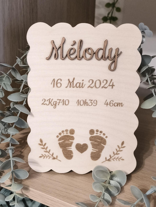 Plaque de naissance personnalisée en bois – Prénom en relief &amp; gravure