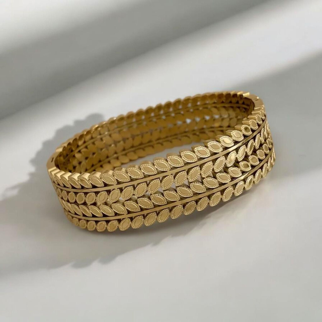 Stunning 18K Yellow Gold Overlay Bangle.