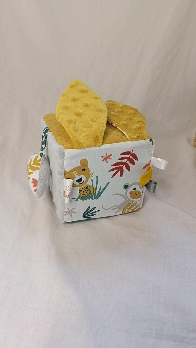 Cube d&#039;éveil personnalisé