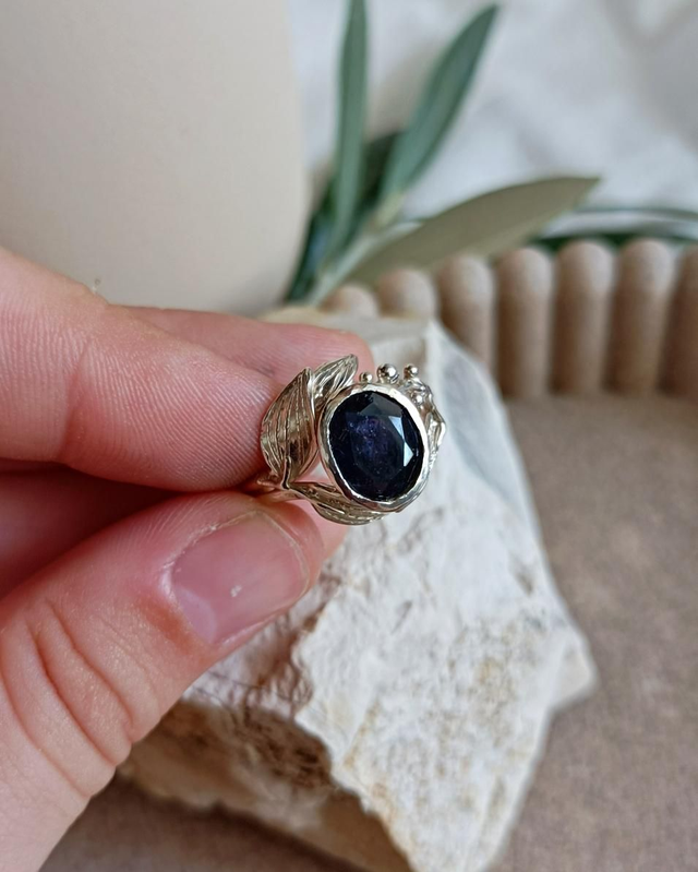 Anello Iolite