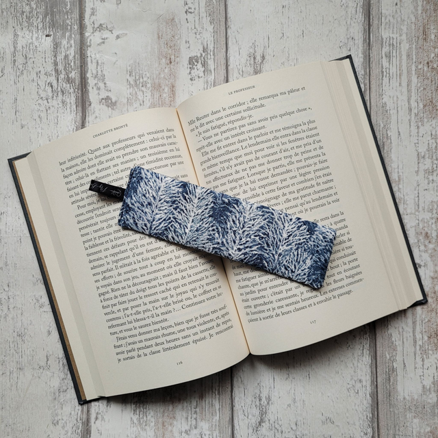 Marque-page 048 : Sapin sous la neige