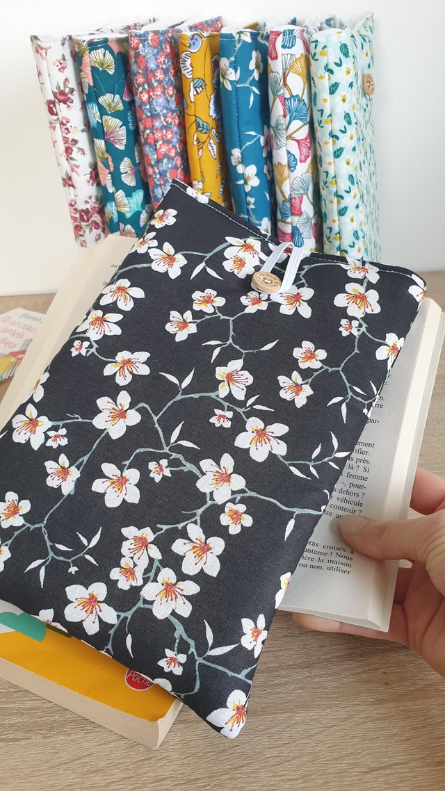 Pochette/couvre livre fleurs cerisier noir 