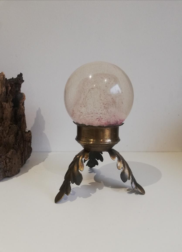 Boule de catoptromancie sur socle métallique Divination, Hypnose, Méditation