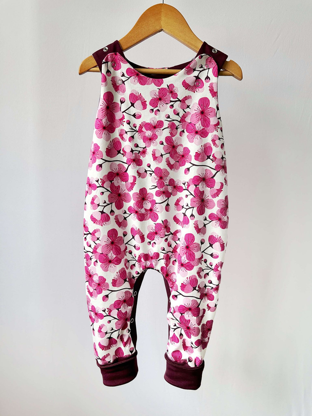 Salopette évolutive et réversible "Fleurs de cerisier"