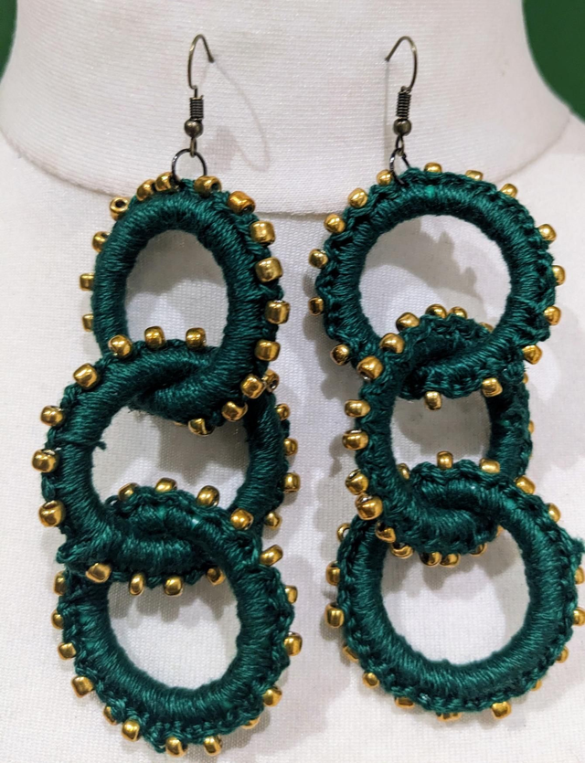 Interlock hoop earrings (green)