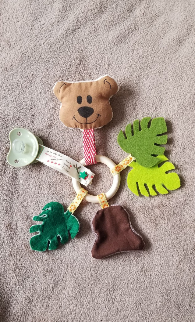 Hochet d'activités Ours marron pour bébé