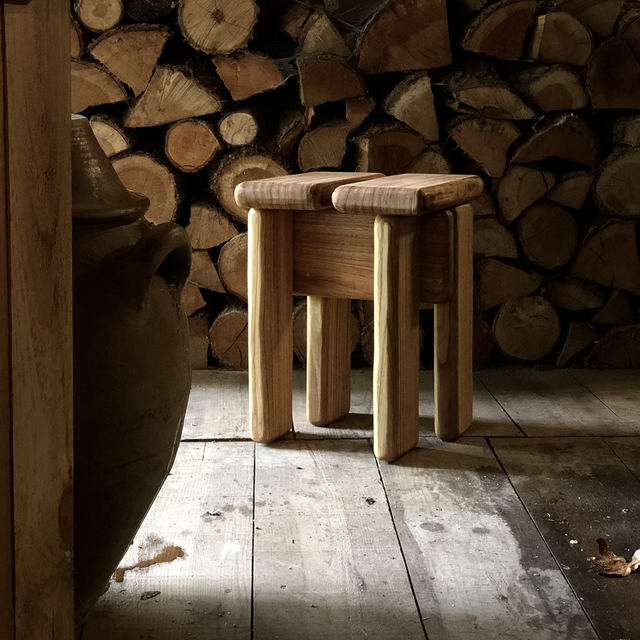 Tabouret châtaignier 