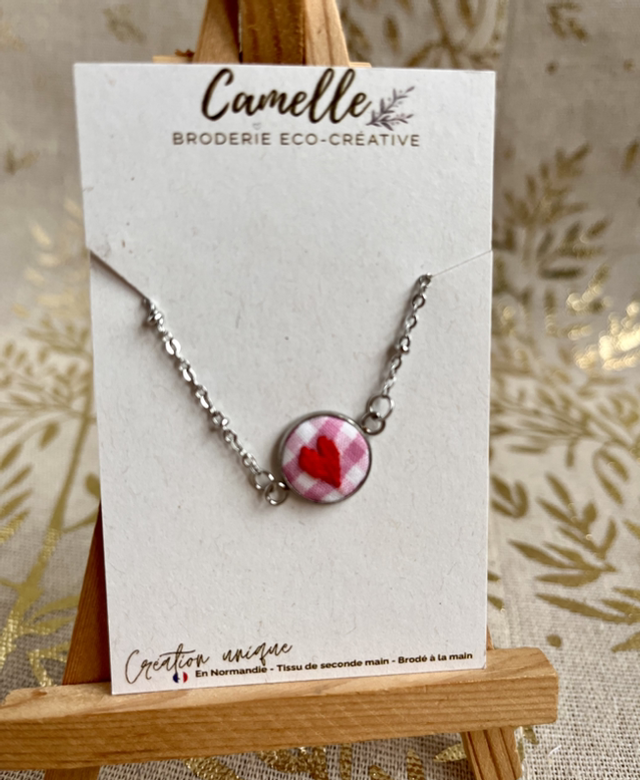 Bracelet brodé coeur rose (argent)