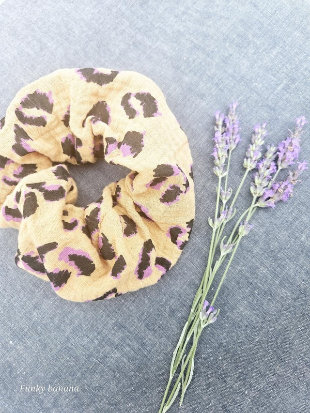 Chouchou ocre motif léopard 