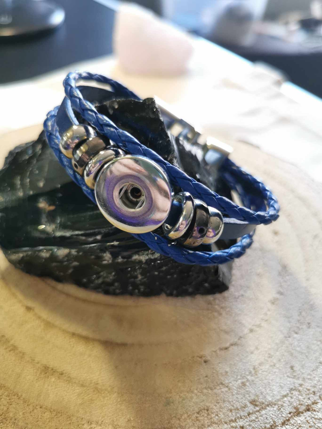 Bracelet triple bleu foncé en cuir 