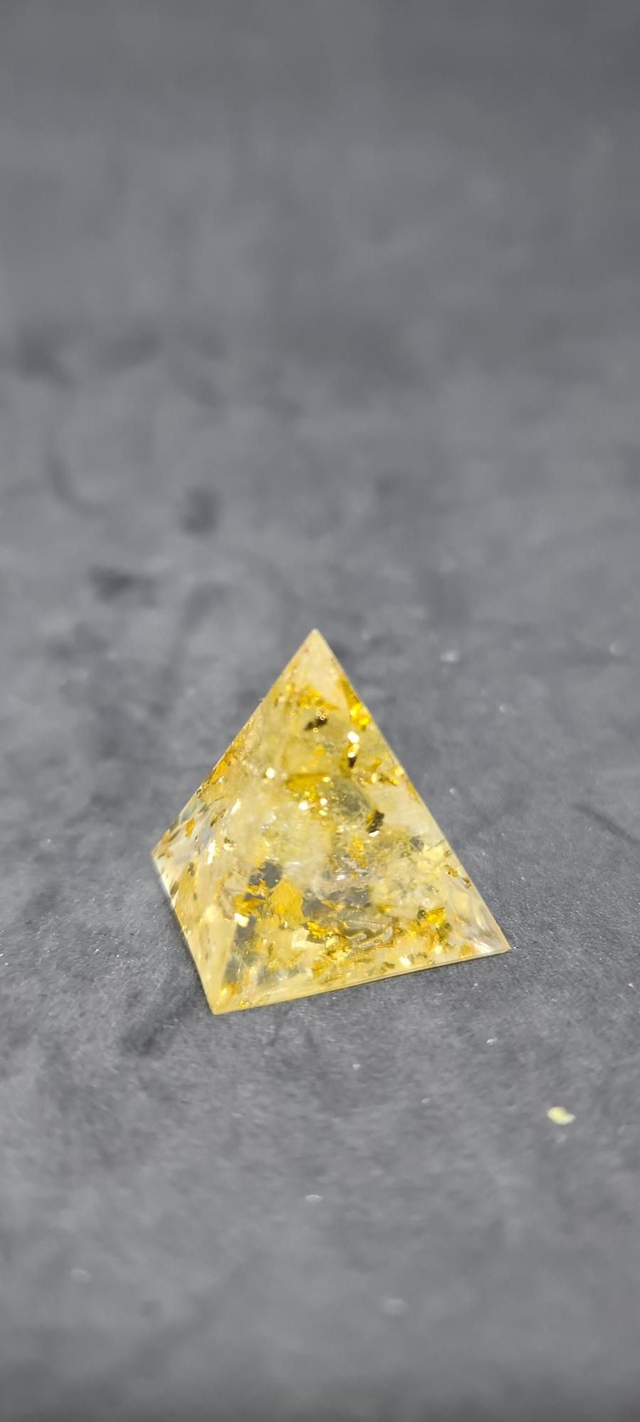 Petite pyramide orgonite 