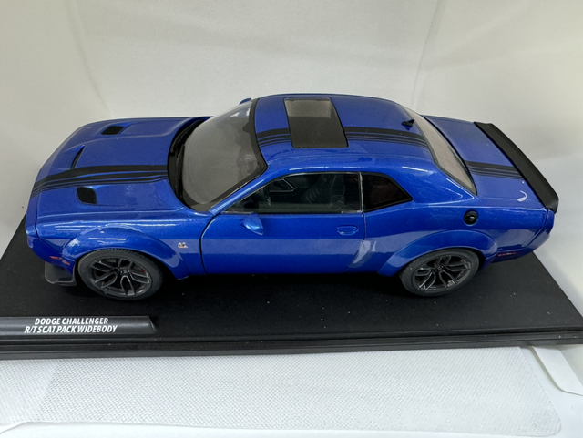 Dodge Challenger R/T Scat Pack Widebody Solido 1:18