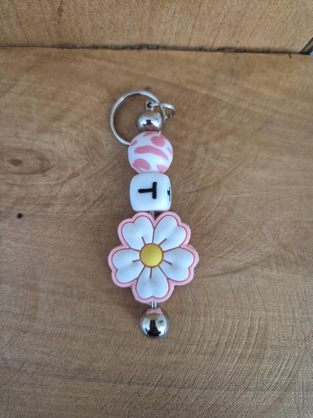 Porte clef fleur rose lettre T
