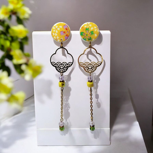 Boucles d'oreilles pendantes motifs japonais jaune