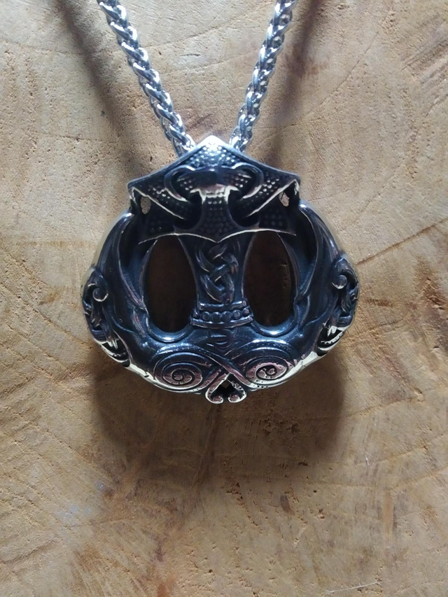 Collier marteau corbeaux 