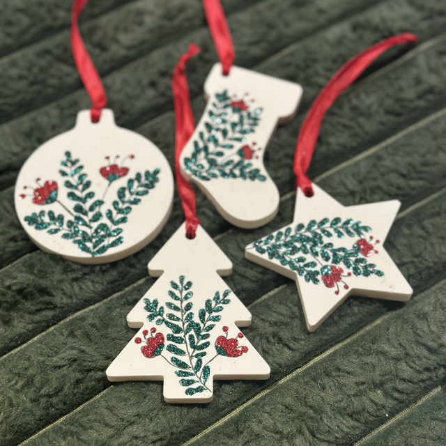 JESMONITE SET OF 4 BAUBLES GREEN GLITTER