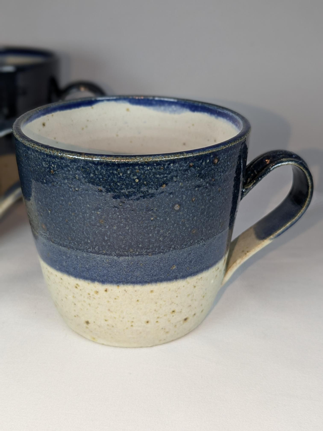 Dark blue and light oatmeal mugs (each) 