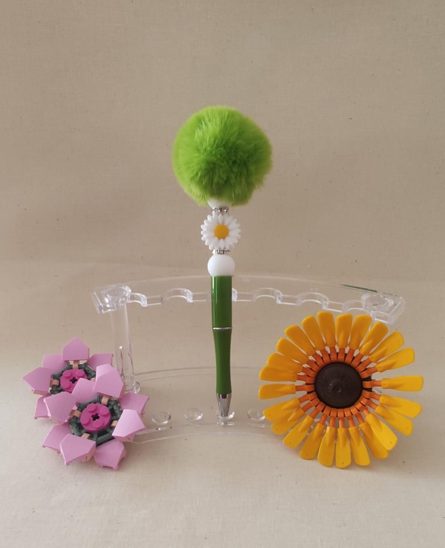 Stylo silicone vert fleur blanche 