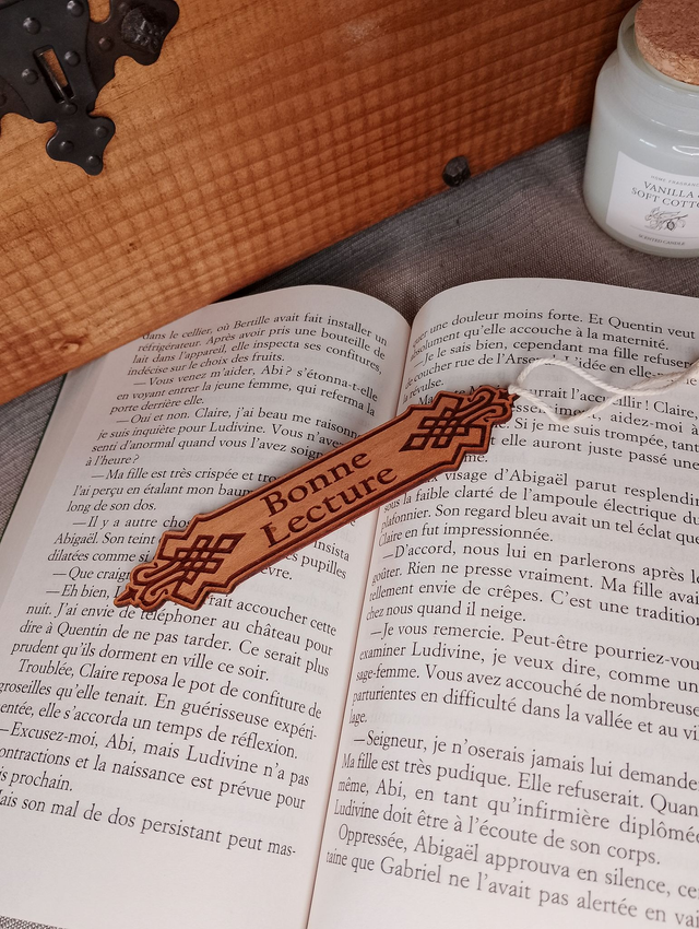 Marque-page en Bois Gravé – "Bonne Lecture" 📖✨