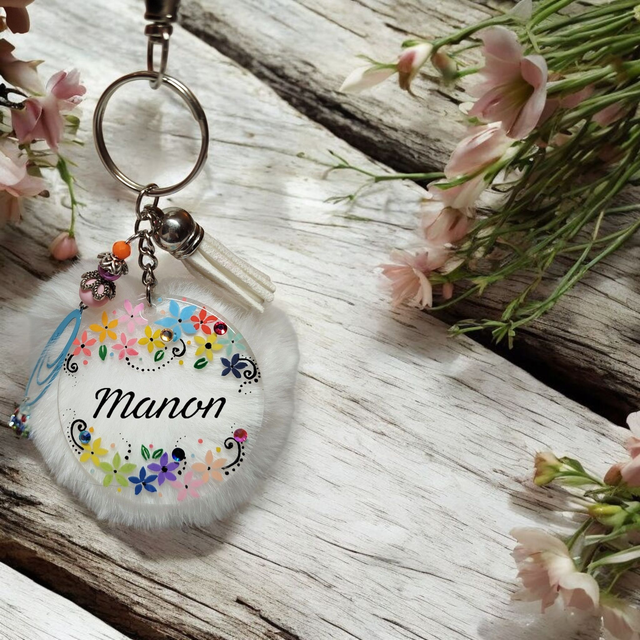 Bijou de sac prénom personnalisé dessiné à la main blanc