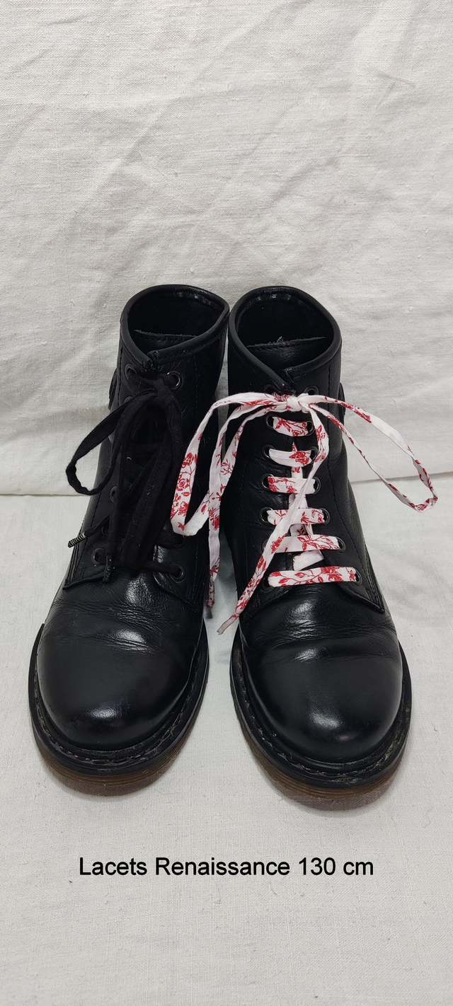 Lacets Renaissance rouges et blancs