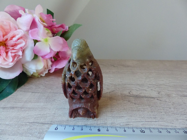 Figurine Maman Pingouine en Pierre Sculpté à la Main, Pingouin Undercut en Pierre, Sculpture Figurine Pingouin et son Bébé Artisanat d'Art