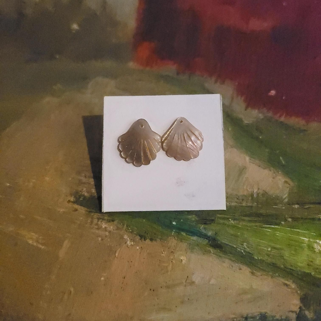 Cream Shell Studs