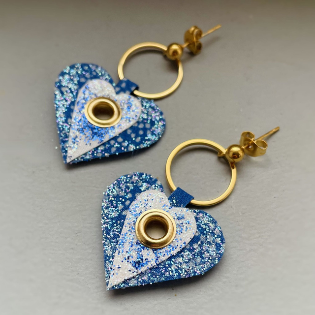 Coeurs Légers - boucles d'oreilles en tissu bleu upcyclé et acier inox