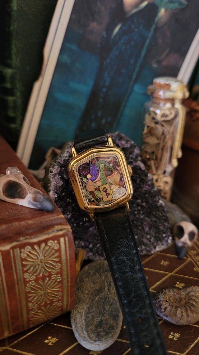 Montre talisman : Protection contre les malédictions