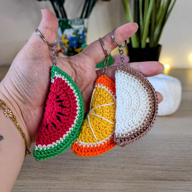 Mini Fruit d&#039;été - Portes clés fruits crochet -accessoire mignon fait main , accessoires colorés 