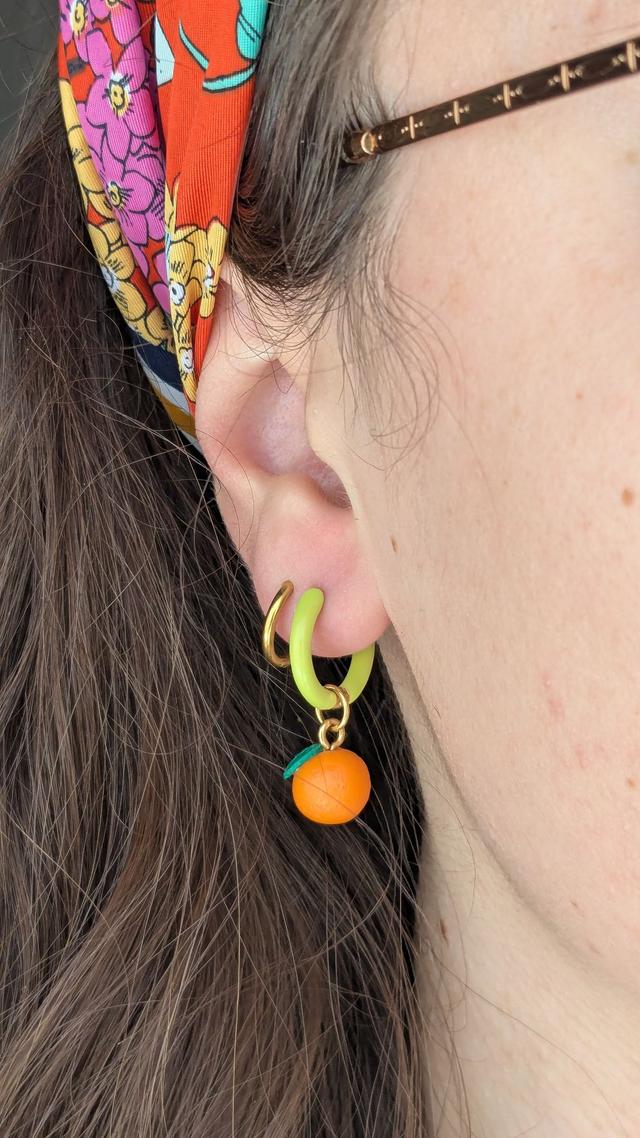 Créoles colorées à personnaliser avec les charms