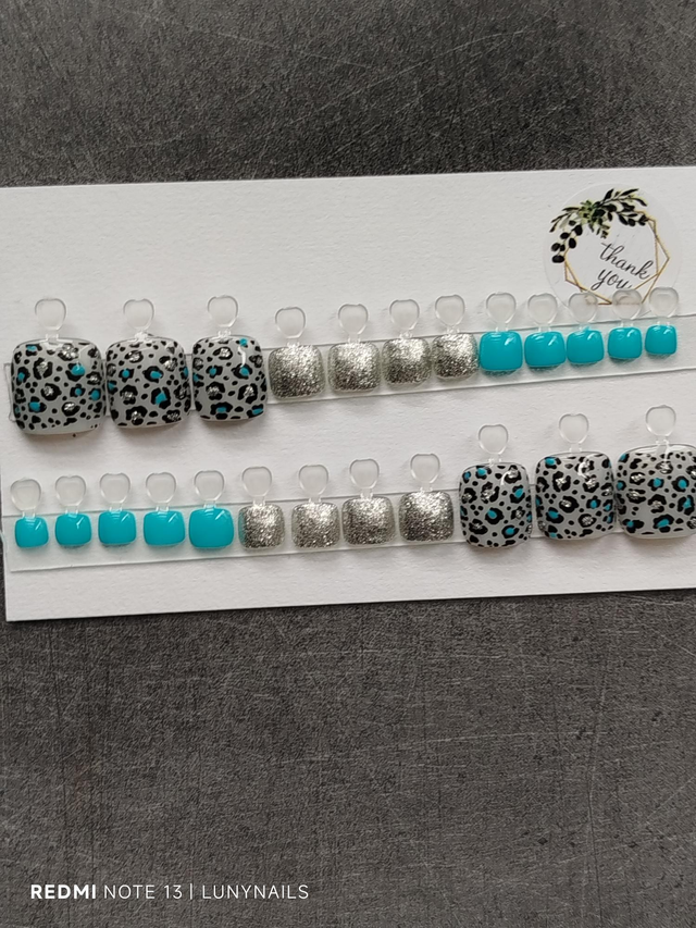 Sauvage bleu - pieds