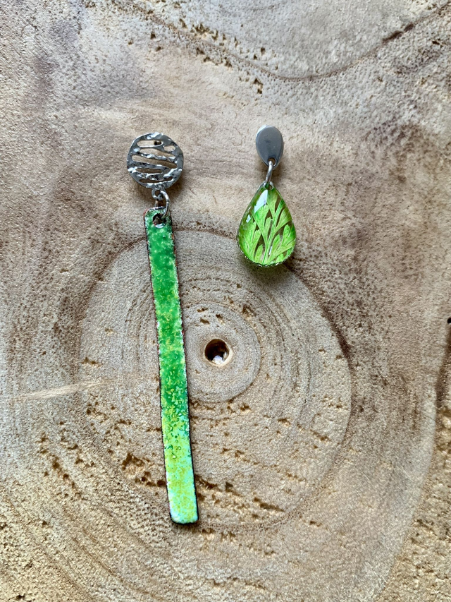 Pièces uniques - Boucles d&#039;oreilles émail et fleurs séchées