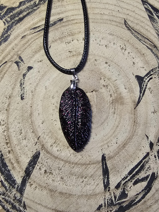 Plume noire pailletée de rose 