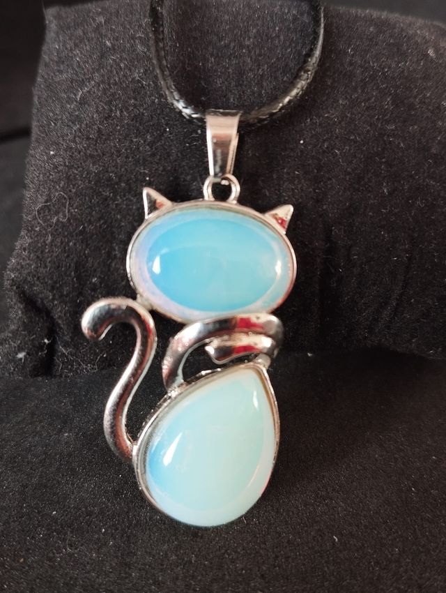 Pendentif Chat en Opaline