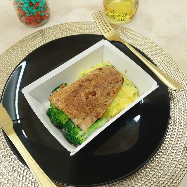 Filé de Salmão c/ crosta de amêndoas + Purê de mandioquinha + Brócolis (250g)