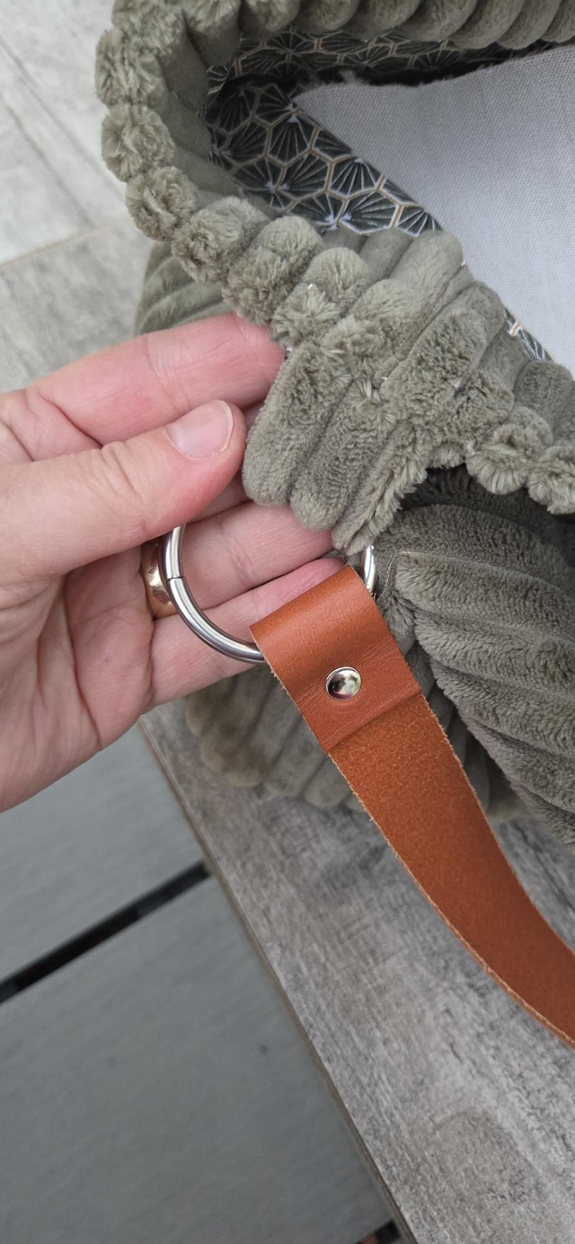 Sac à main porté épaule velours vert olive