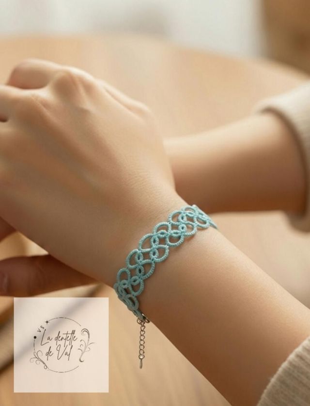 Bracelet frivolité de couleur bleu turquoise 