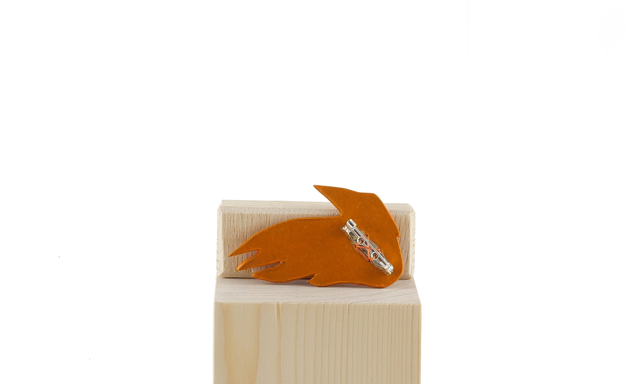 Broche motif Corbeau en cuir tannage végétal - HANE Orange