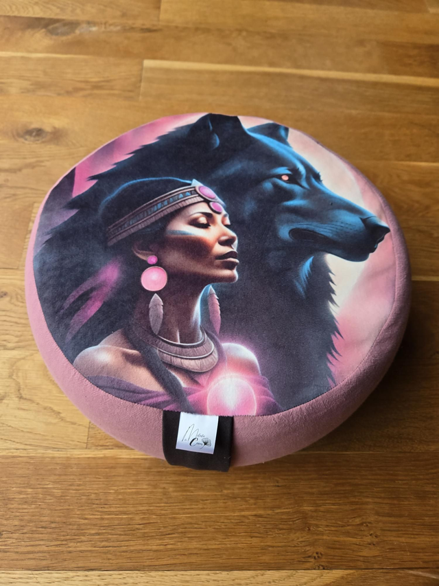 Zafu sacré,  coussin de méditation Champagne et loup