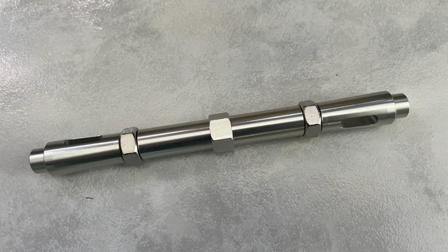 Axe de renfort pour cale pieds