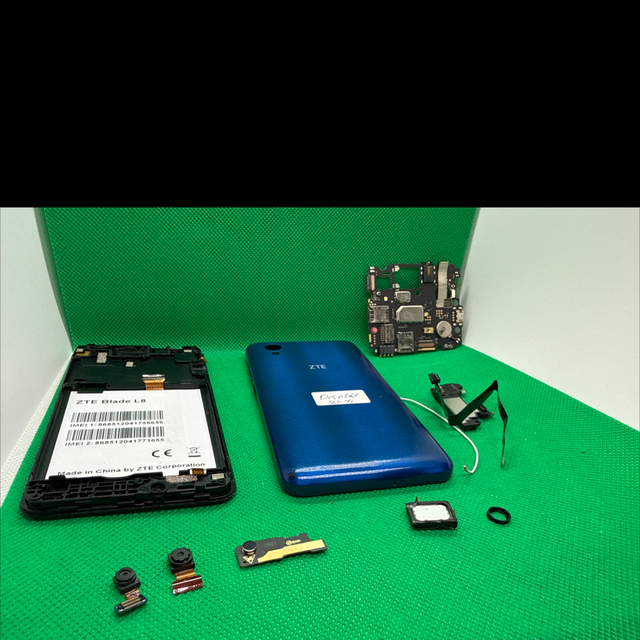 *1004 -ZTE Blade L8 Ersatzteile Set Original aus Zerlegung