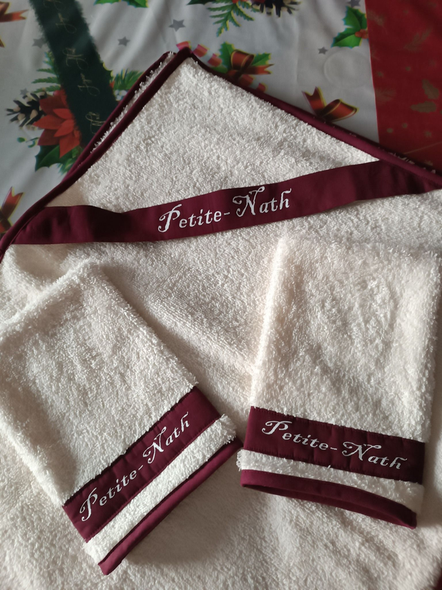 sortie de bain (grande serviette + deux gants de toilette ) adulte 