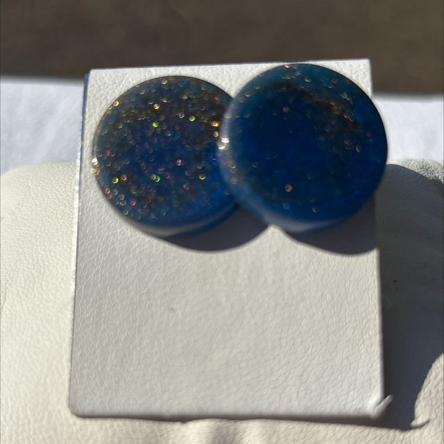 Boucles clous epoxy