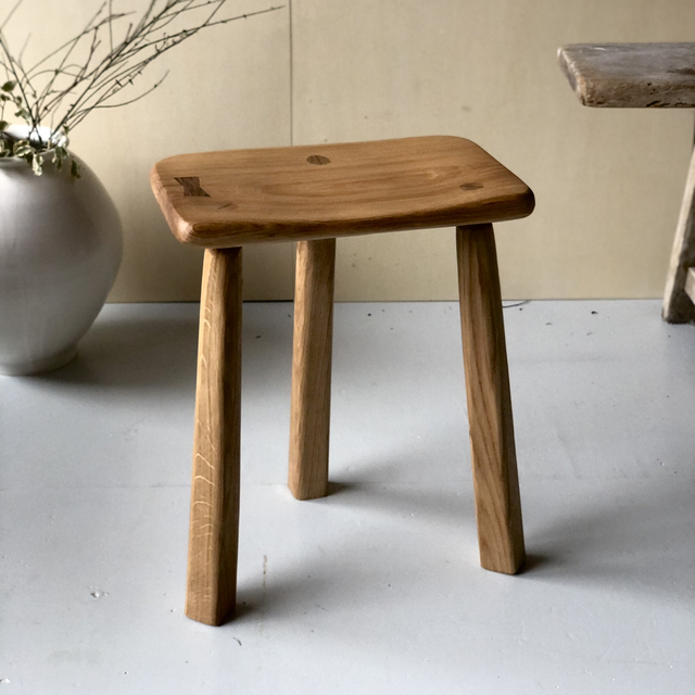 Tabouret tripode