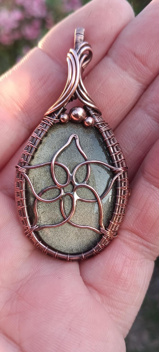 Pendentif obsidienne doré 