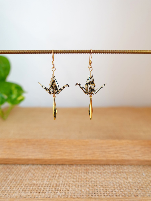 Origami oiseaux, grues / GOLD FILLED, Or laminé / Papier japonais Washi / Blanc, Noir, Or / Boucles d&#039;oreilles / Bijou origami / 