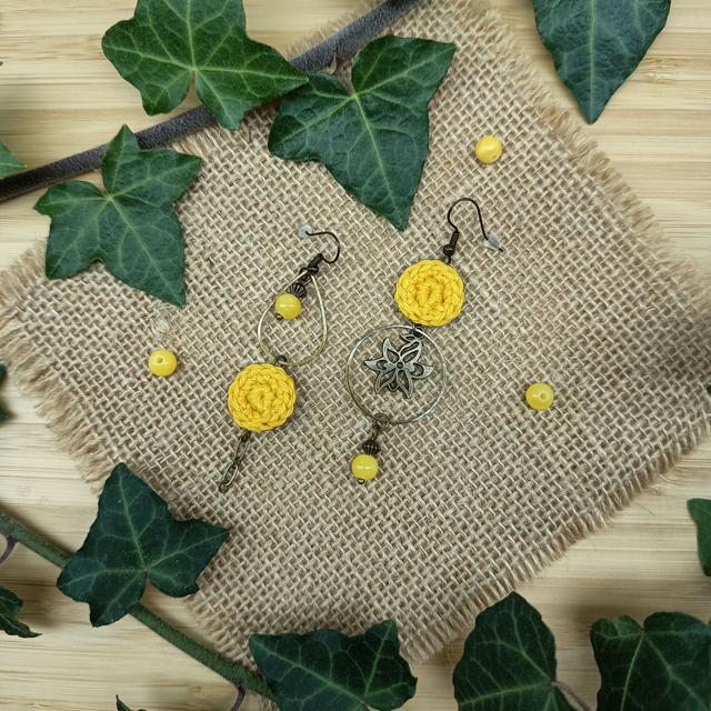 Boucles d'oreille asymétriques Des gouttes de bonheur - Jaunes