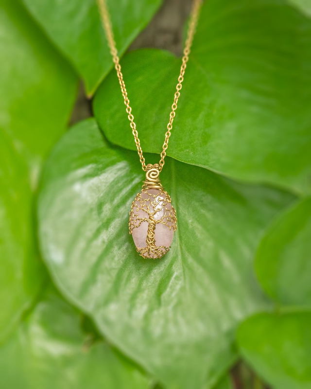 Ruusukvartsi ja kirsikkapuu