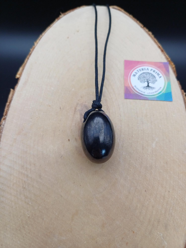 Pendentif shungite olive